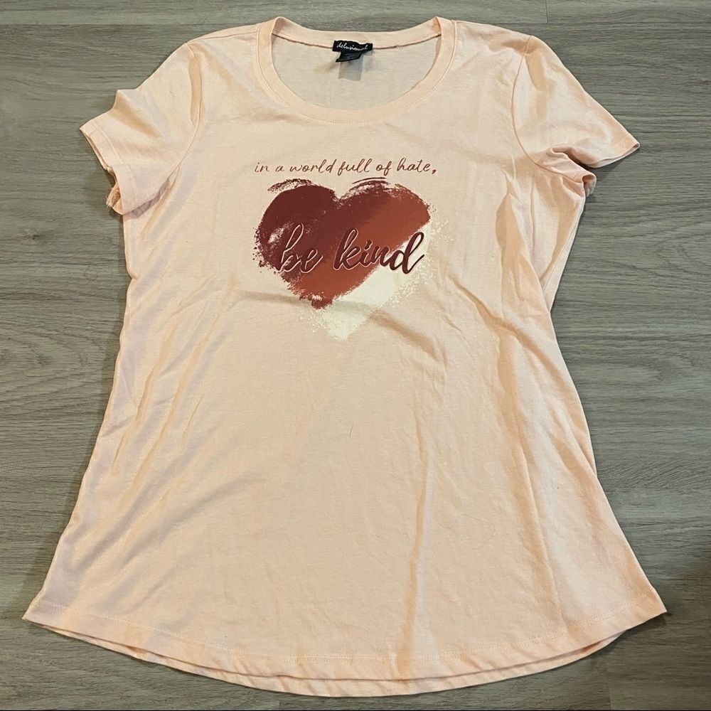 Delusional, pink be kind graphic cotton blend short sleeve t shirt medium